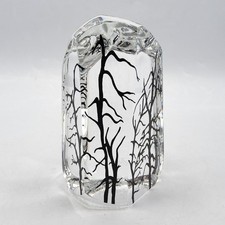 Presse papier en cristal soufflé moulé à décor d’arbres signé Baccarat XXème