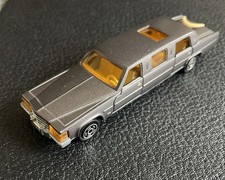 Miniature Majorette Limousine