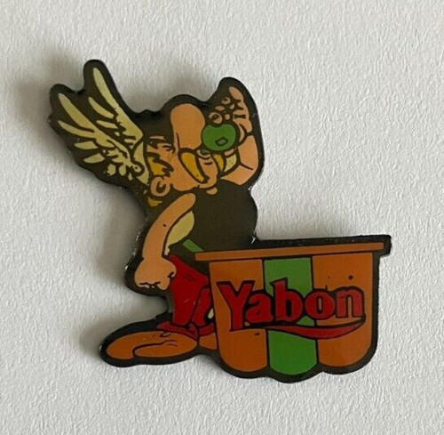 Pin asterix buvant la - pin's,