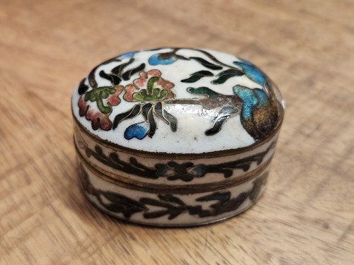 Ancienne boîte pilules - à,