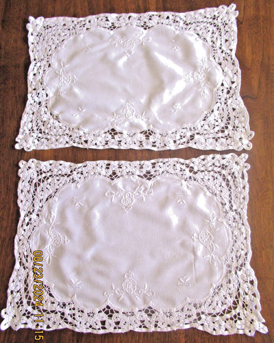 Napperons identiques en - 2,