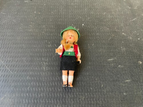 Petite poupée ancienne - , en