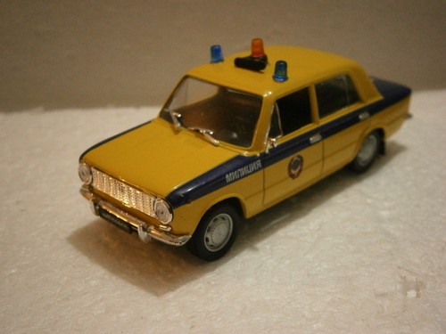 Voiture miniature lada - lada, police