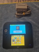 Console Nintendo 2DS Avec R4 Et Beaucoup De Jeux Dans La R4
