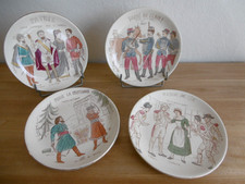 QUATRE ASSIETTES DESSERT