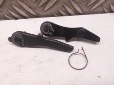 Tronçonneuse NAUTAC 262 - Bras de déclenchement du levier de sécurité