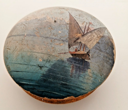 Bel ancien poudrier souvenir