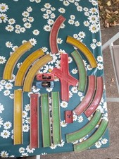 Jouet ancien circuit - 2 véhicules en tôle mécanique à clé 