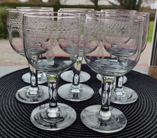 8 VERRES A PIED GRAVES ANCIENS