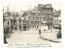 France, Rouen, Place de la Pucelle. Fontaine Jeanne d'Arc vintage silver pr