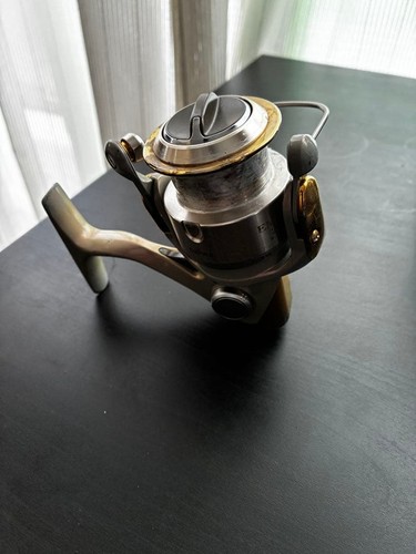 Daiwa emblem 2500ia spinning - emblem,