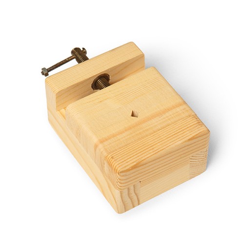 Pince lit sculpture sur - de,