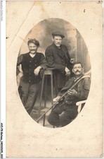 AVIP9-0444-BATEAU - Trois hommes