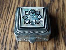 Pilulier boîte en argent et marqueterie de nacre