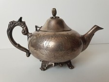 Belle théière en métal argenté à motif floral poinçon EPNS