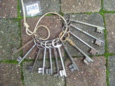 LOT A581 DE 12 CLÉ CLÉS