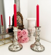 Paire de bougeoirs en verre moulé argenté façon mercurisé ou eglomisé 1980