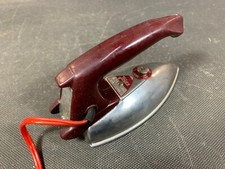 Ancien petit fer à repasser jouet Le Fer ''Cendrillon'' dans sa boîte d'origine