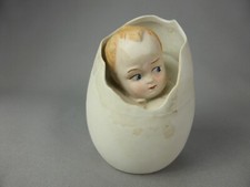 BEBE SORT DE L'OEUF BISCUIT PORCELAINE PIANO BABY VIDE POCHE VITRINE 915