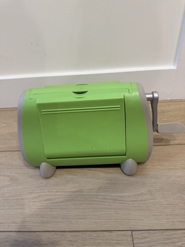 Cuttlebug die cutter - die,