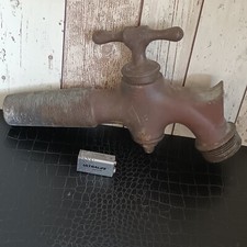 ancien gros robinet en bronze