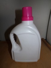 Bidons lessives vide pour fait