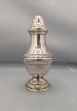 Salière en métal argenté -