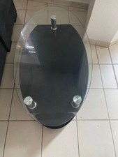 Table basse noire en verre 