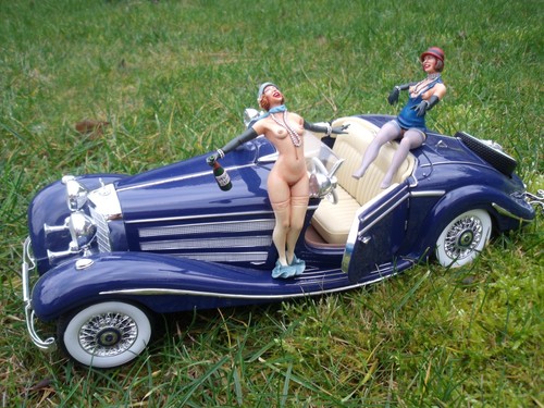 Figurine girls angela - ,