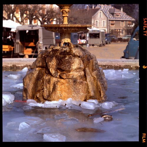 Fontaine place village - , hiver