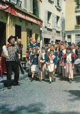 Carte postale 10cmX15cm PARIS Montmartre les p'tits Poulbots poête à la plume éc
