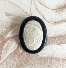 Broche Camée Allégorie de l'Eté Nacre et Pierre Noire 1900 Profil à l'Antique