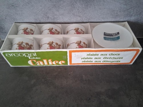 Six tasses sous - six,