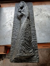 SCULPTURE MURALE LA VIERGE ET L'ENFANT