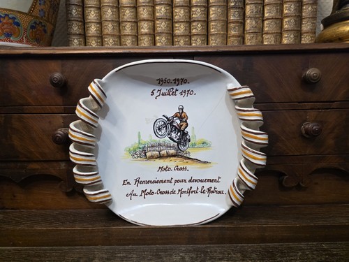 Assiette décorative ancienne