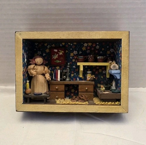 Vintage wood box diorama old - diorama,