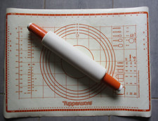 TUPPERWARE LOT D'UNE FEUILLE ET ROULEAU A PATISSERIE