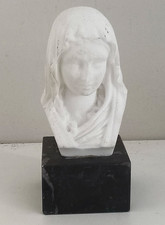 Sujet en albâtre sur support