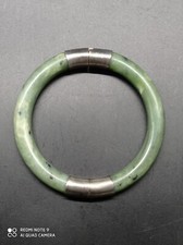 Magnifique Bracelet jonc en jade vert .