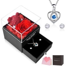 Rose Éternelle, Cadeaux de