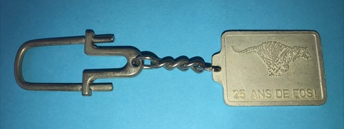 Tres rare porte - cle, 25
