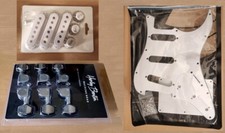 Pickguard trois couches, bouchons PU, mécaniques, tuners chrome 6 L type Stratocaster