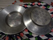 lot = vintage ans 50/60 fer blanc=2  assiettes égouttoirs