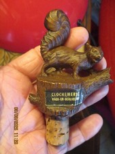 Ancien Bec verseur et l'écureuil Bakélite de Clochemerle Vaux en Beaujolais