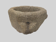 bassin à eau en pierre