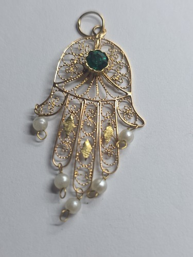 Beau pendentif main - ,