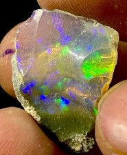 Opale noire brute de qualité