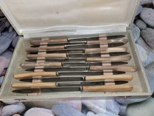 ANCIENNE MENAGERE AVEC 12