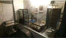 Une remorque magasin permis - une,