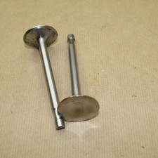 LOT DE 2 SOUPAPES ECHAPP. EX